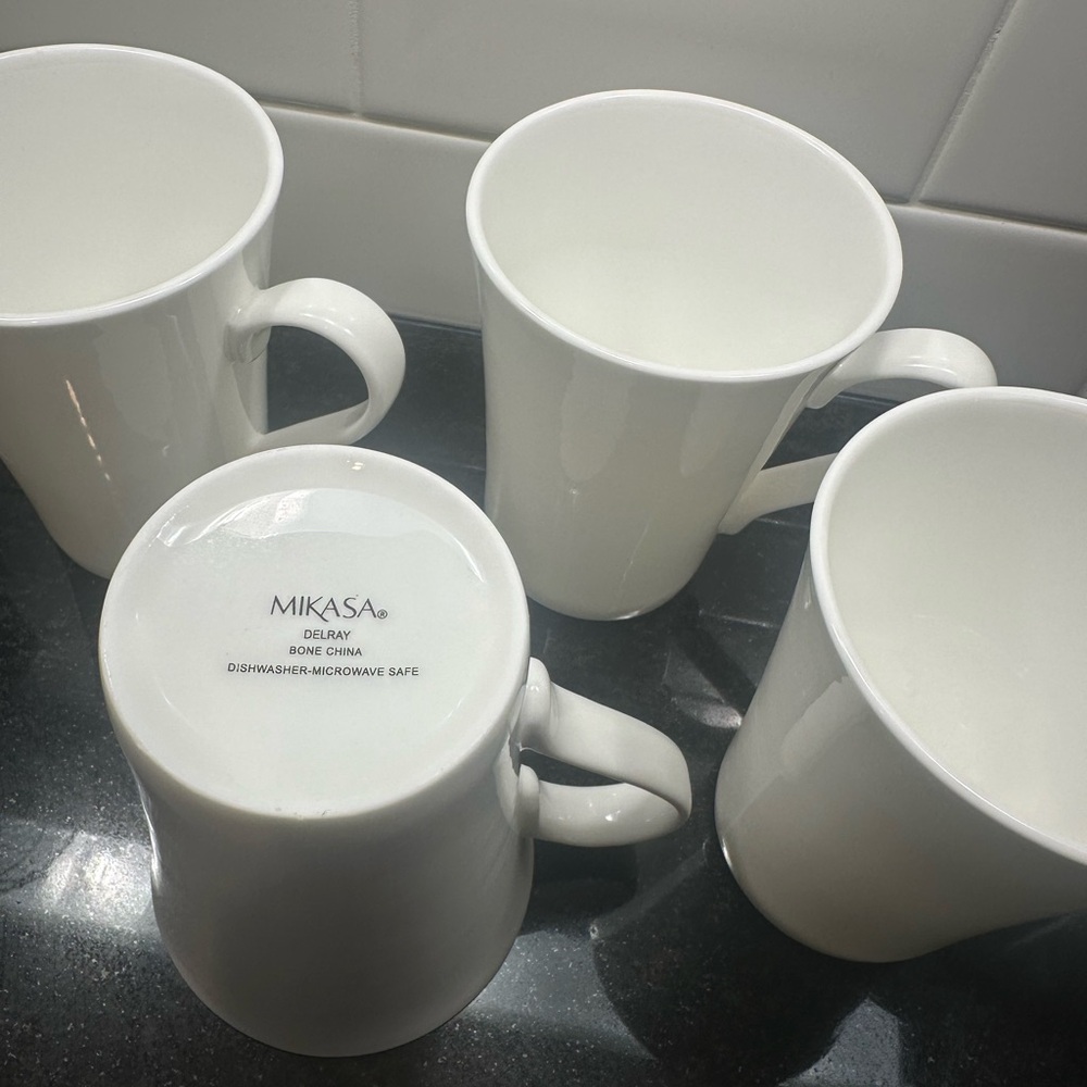 Mikasa White Bone China Delray Set of 4 Coffee Tea Mugs Lucerne - Picture 3 of 5